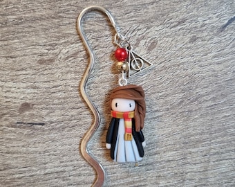 Marque-page petite fille "hermione" avec une breloque reliques