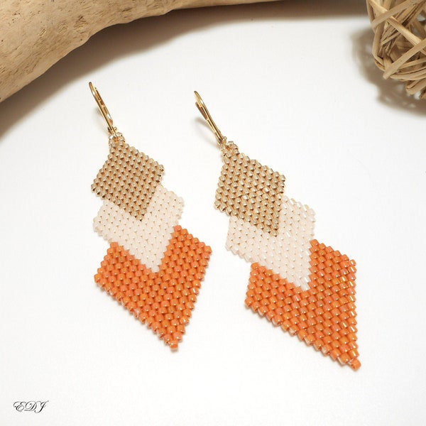 Boucles d'oreille perles miyuki tissées losanges graphique chic or beige nacré orange irrisé