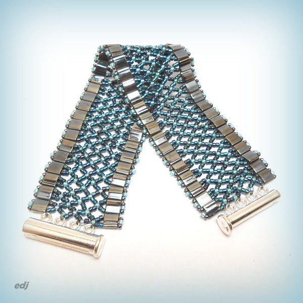Bracelet manchette tissé perles tila et myuki "Hématite bleu nuit !!"