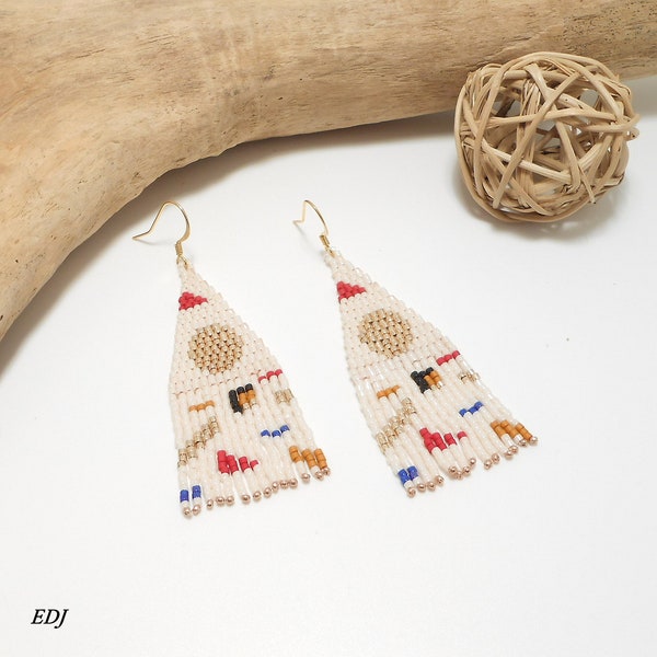 Pendientes Boho Chic espíritu gráfico con flecos de cuentas miyuki multicolor perla blanco y dorado