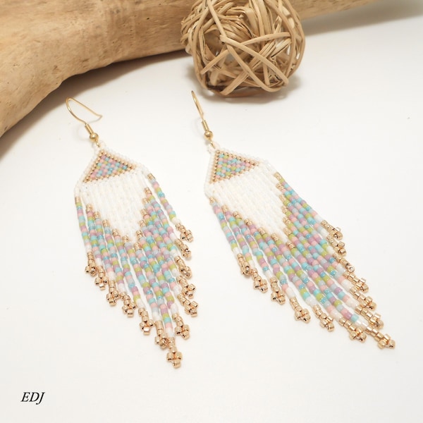 Grandes boucles d'oreilles bohème à franges perlées miyuki doré blanc multicolore pastel