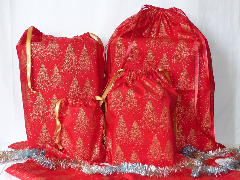 Reusable gift wrapping pouch 6 sizes, Christmas gift bag Sapins Rouges