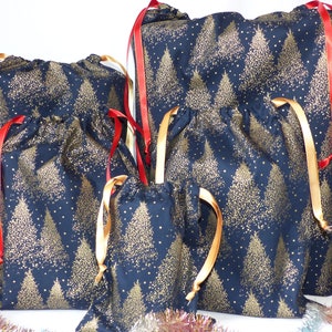 Pochette emballage cadeaux réutilisable 6 tailles, sac cadeaux de Noël Sapins Bleu marine