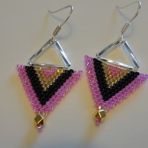 Boucles d'oreille FAIT MAIN, rose, noir et doré en tissage Brick Stitch en perles Miyuki image 1