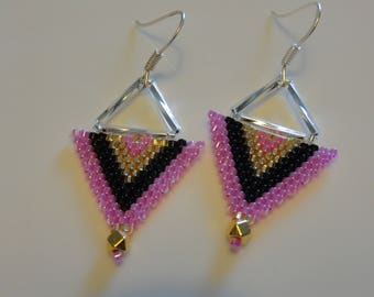 Boucles d'oreille FAIT MAIN, rose, noir et doré en tissage Brick Stitch en perles Miyuki