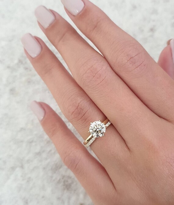 Solitaire diamond with halo deals