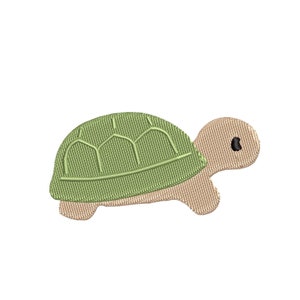 Pode incluir: Desenho bordado de uma tartaruga verde com uma concha bege e olhos pretos. O desenho é adequado para projetos de bordado.