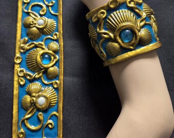 Armlets – Mermaid Jewelry – Shell Detail – Glass Stone – Warm Gold