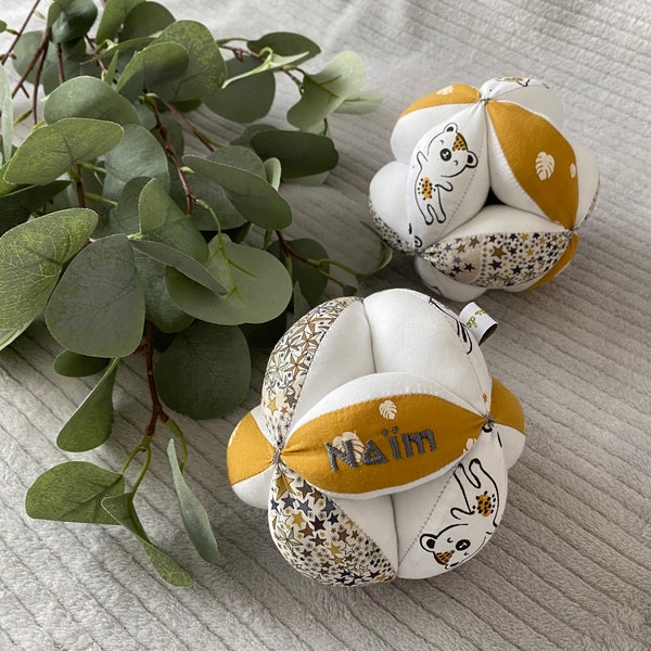 Montessori-type prehension ball with bells in Liberty Adelajda and animals - Customizable with the first name of your little tip