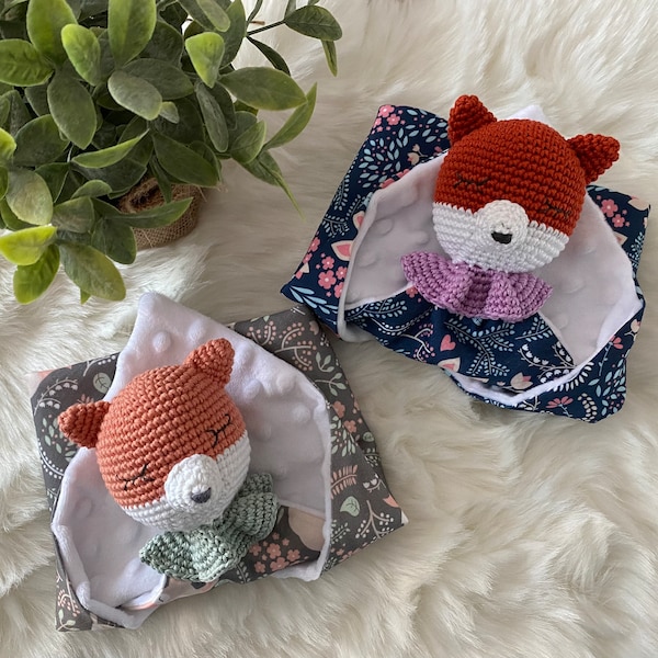 Doudou renard au crochet personnalisé