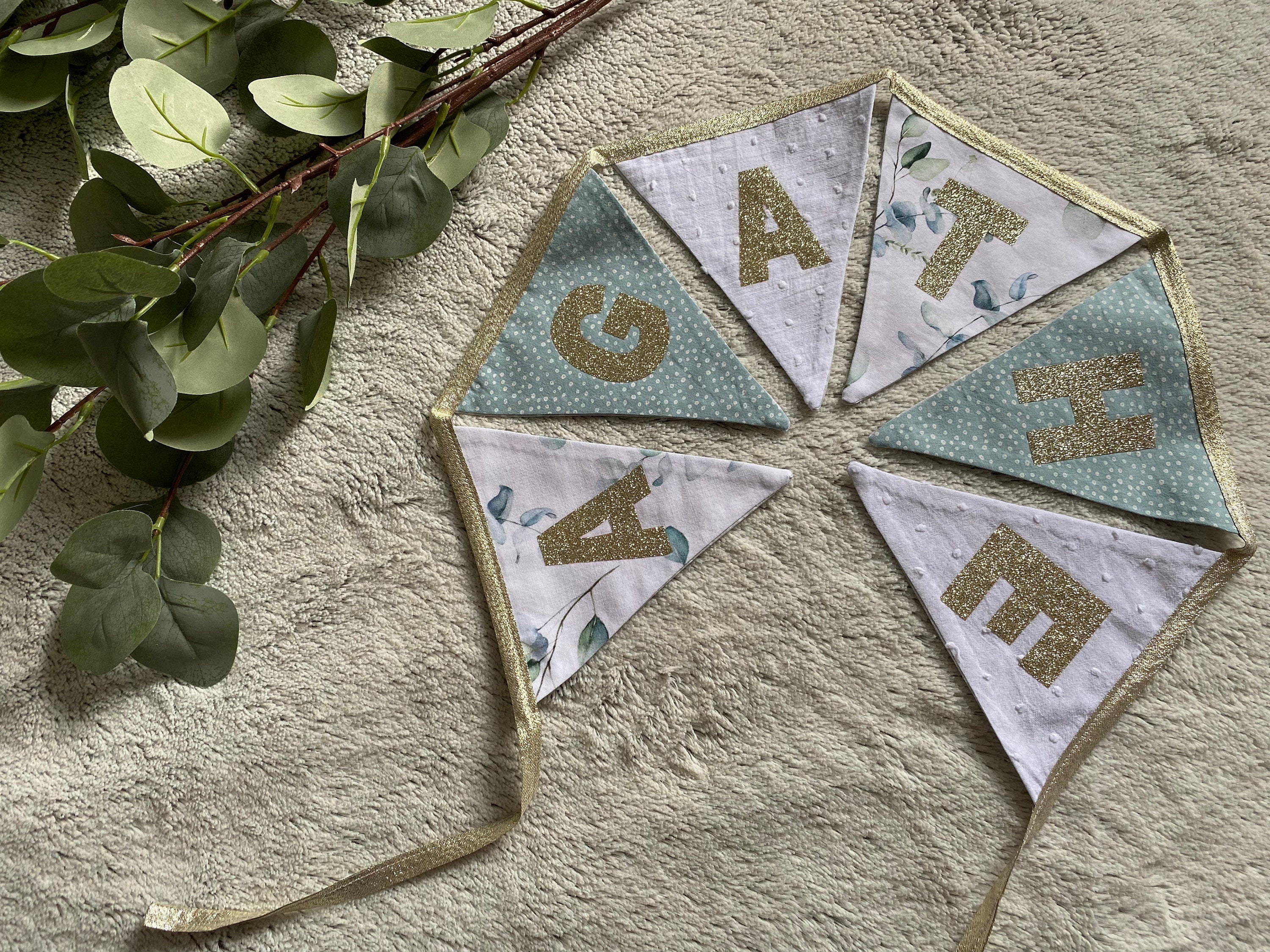 Guirlande Fanion Eucalyptus et Flex Doré A Personnaliser avec Le Prénom de Votre Enfant