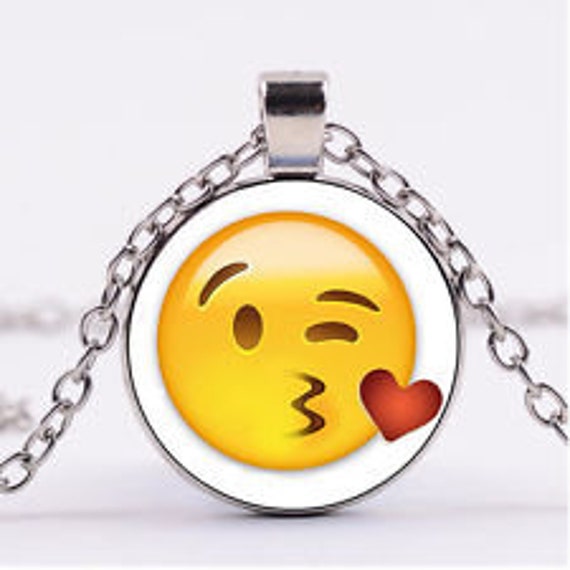 Featured image of post Kiss Love Emoji Images : The best selection of royalty free emoji kiss vector art, graphics and stock illustrations.