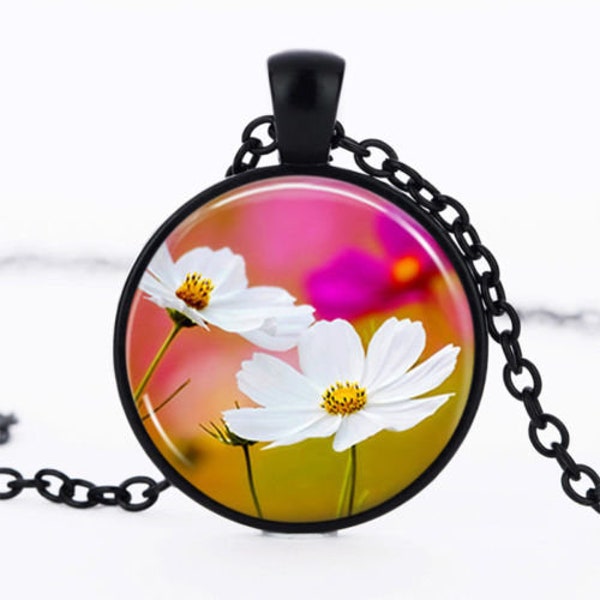 Collier "Fleurs blanches" cabochon medaillon pendentif verre et chaine