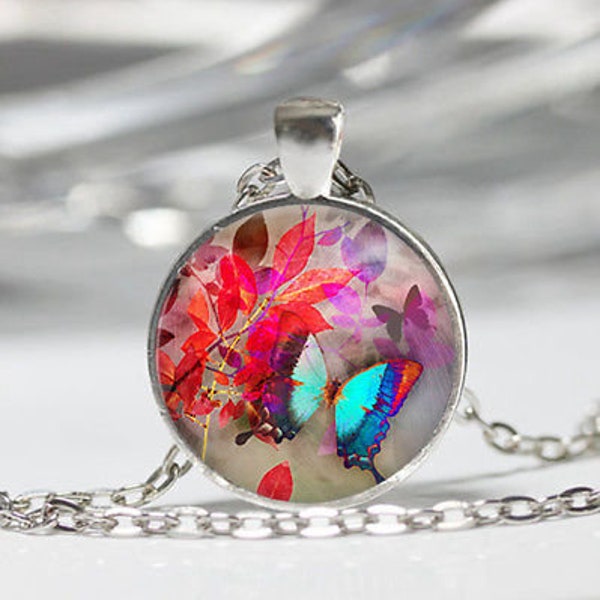 Collier papillon, butterfly pendentif medaillon cabochon en verre chaine