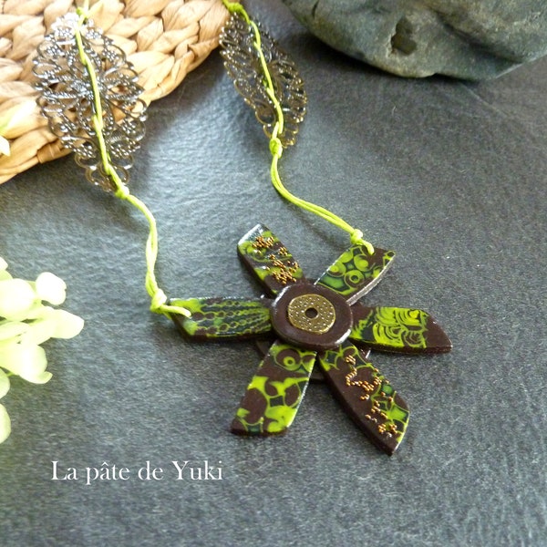 Collier sautoir en forme de fleur de couleurs noir vert bronze avec microbilles fait-main en pâte polymère pour femme ou fille