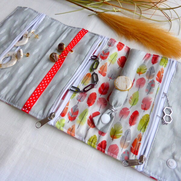 Pochette à bijoux de voyage en tissu coton de couleurs rouge gris et vert entièrement doublée fait-main pour femme et pour idée cadeau