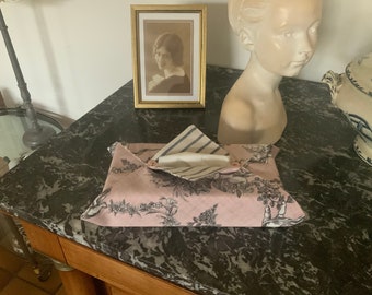 Housse de boite à mouchoirs/tissu style Toile de Jouy/gris rose/décoration intérieure/