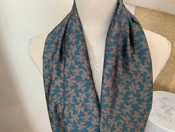 Printed polyester Snoodsatinblue ducksmall beige and coralfluidlook and touch silkfashion accessoryscarf