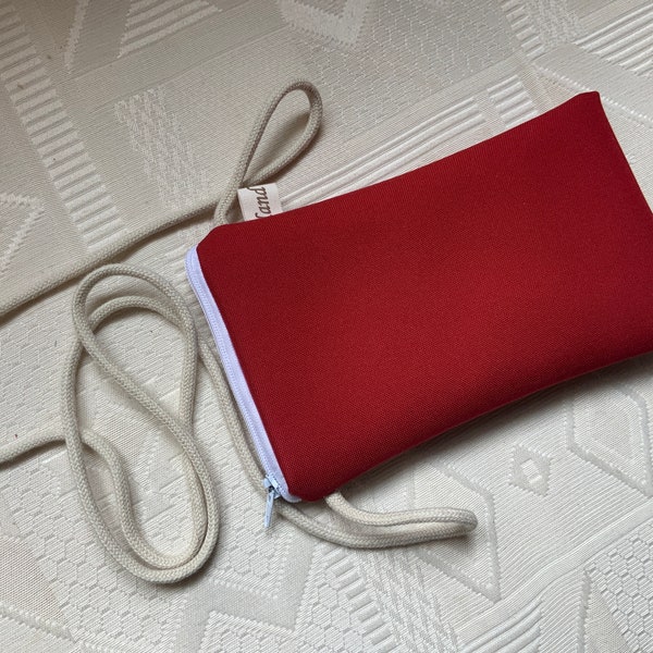 Pochette pour I Phone/toile rouge épaisse/doublée coton d’ameublement/se ferme par zip/se porte en bandoulière/pratique/solide /légère/