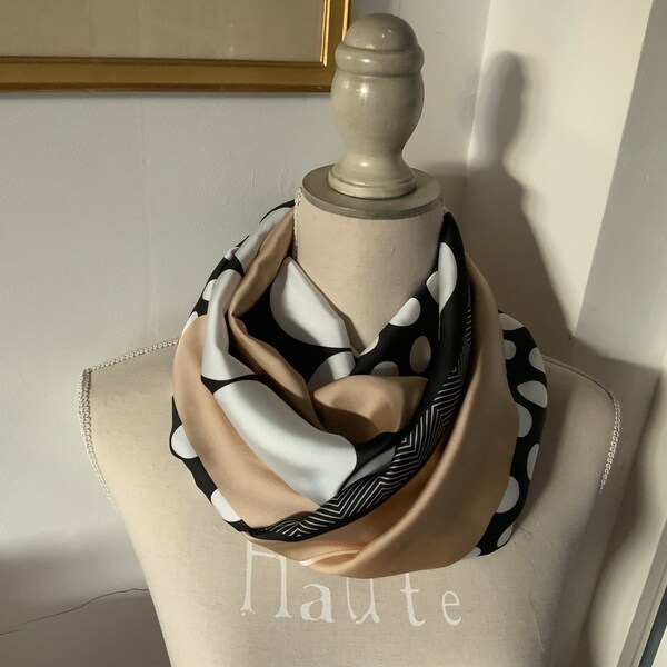 Snood/satin de polyester/aspect et toucher soie/imprimé haute couture/noir beige blanc/pois de taille différente/accessoire de mode/foulard/