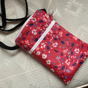 Etui voor iPhone/gecoat katoen/waterdicht/ftalaatvrij/sluit met ritssluiting/kan over de schouder gedragen worden/gladde fluwelen voering/licht/sterk