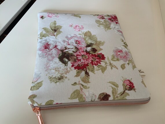 Funda para lector electronico 19x24cm tela decorativa Rosas sobre fondo crema forrado en tela de rayas cierre con cremallera grosor protector Etsy Mexico
