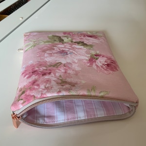 Pouch for e-reader/digital e-reader cover/24x18cm/English Roses/fleece/lined cotton striped furnishing/tablet cover/protection image 3