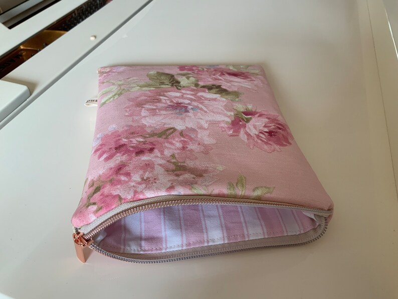 Pouch for e-reader/digital e-reader cover/24x18cm/English Roses/fleece/lined cotton striped furnishing/tablet cover/protection image 3