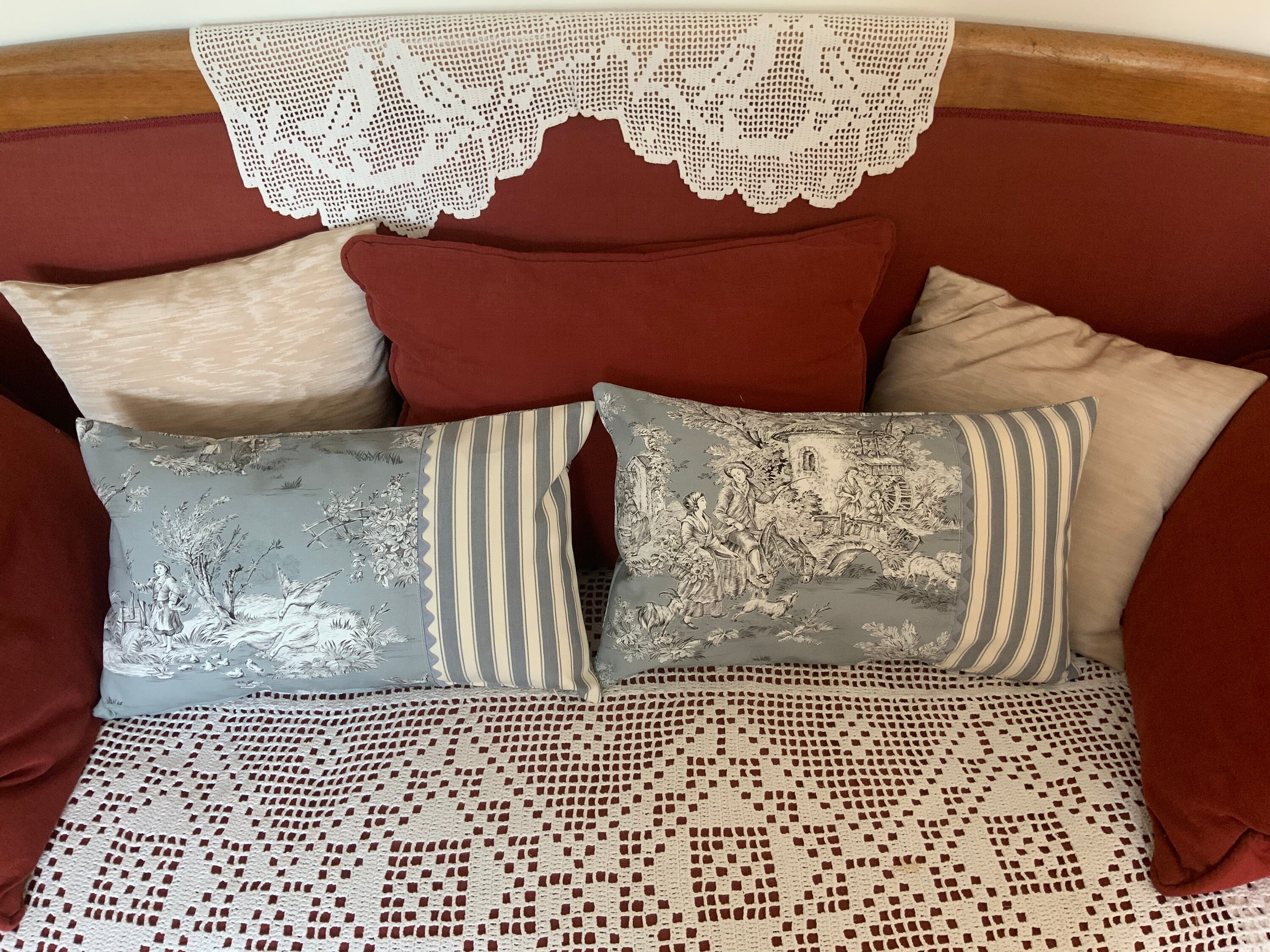 Lot de Deux Housses Coussin/50cmx30cm/Toile Jouy Pastorale/Fond Gris/Toile Ameublement Rayée Assorti