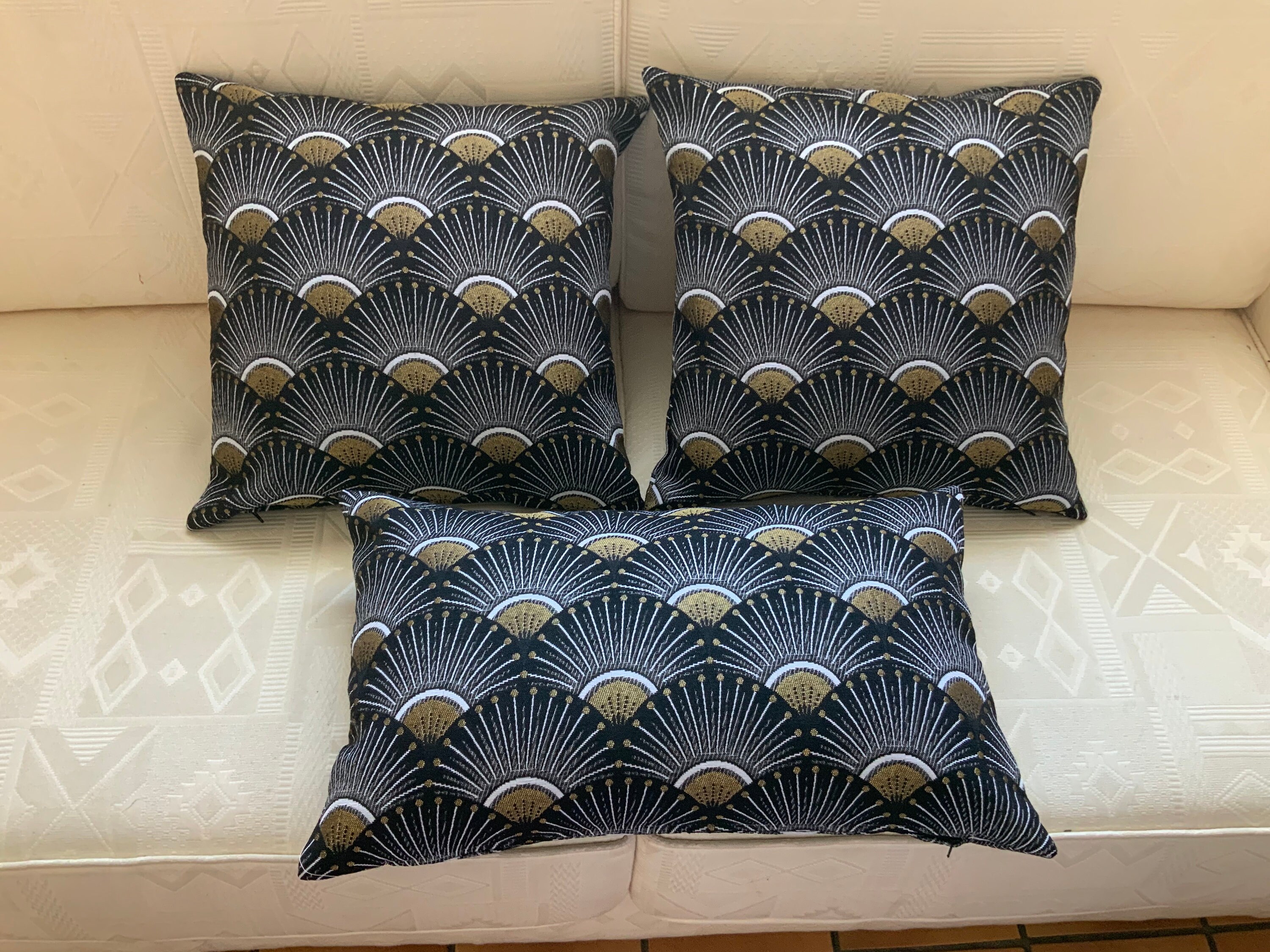 Lot de 3 Housses Coussin/Tissu Ameublement/Très Tendance/Motif Coquilles/Noir Blanc Or/Déco Intérieu