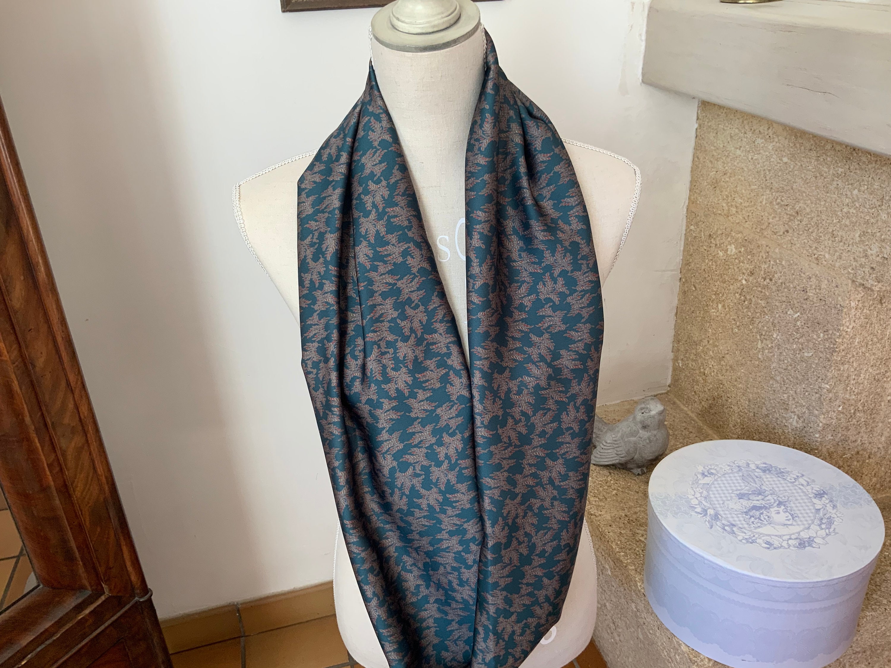 Printed polyester Snoodsatinblue ducksmall beige and coralfluidlook and touch silkfashion accessoryscarf