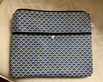 Housse pour I Pad/31x25cm/Etui pour tablette numérique/coton enduit imperméable/doublée tissu matelassé /poche doublée devant/