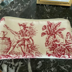 Astuccio piatto/Astuccio con cerniera/Toile de Jouy/fantasie rosso scuro su sfondo ecrù/fodera a nido d'ape/per piccoli contenitori/trucco o altro/