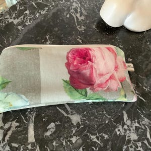 Pequeña bolsa plana / 11x24cms / tela shabby chic / forrada con lona impermeable / para guardar objetos pequeños / maquillaje u otros artículos /