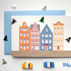 Cartolina "La strada con le case colorate" / carte tagliate e incollate / fatte a mano