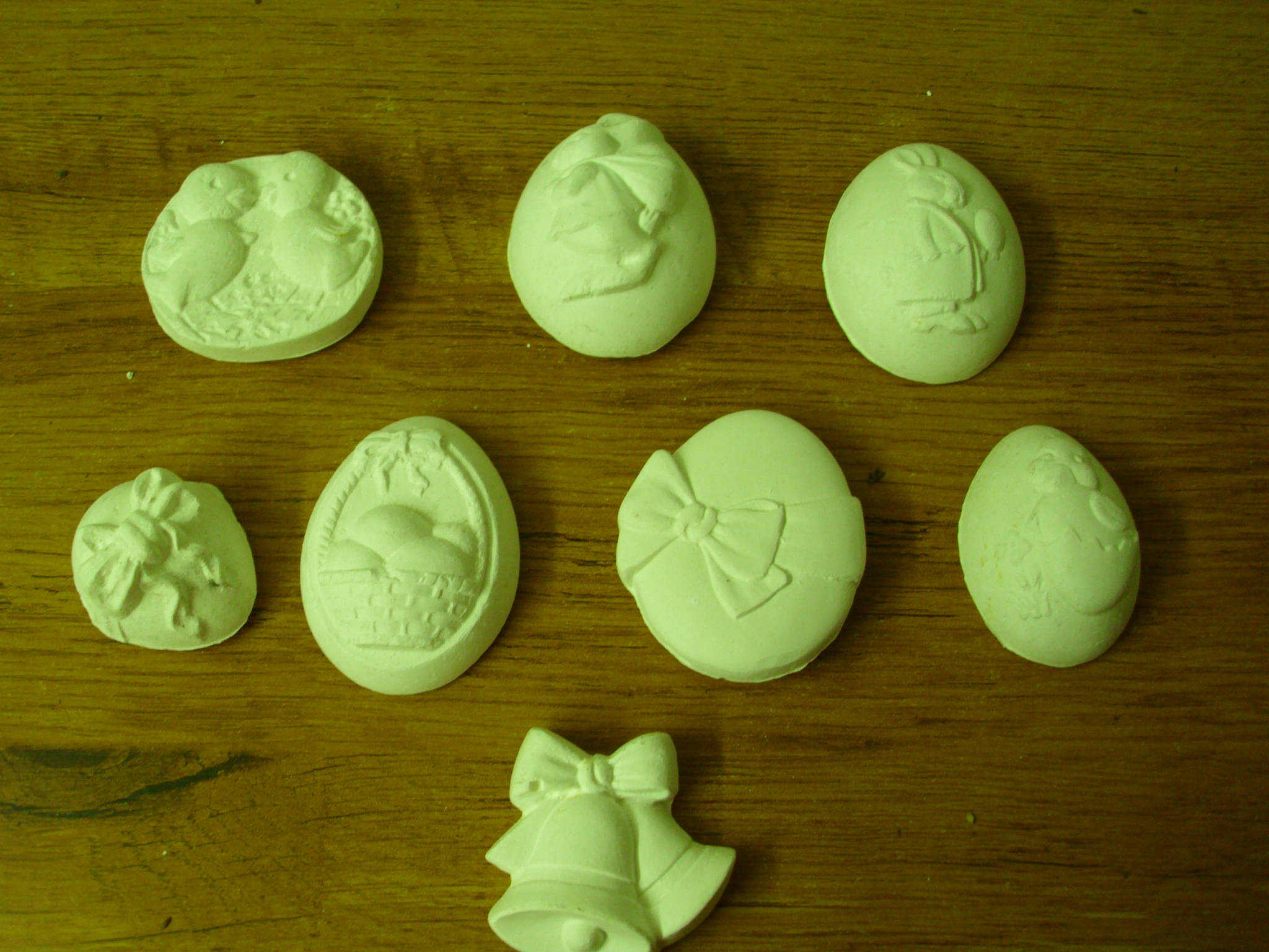 Lot de 8 Médaillons en Plâtre sur Le Thème Pâques