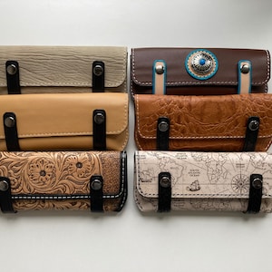 Trousse pour stylos ou crayons en cuir repoussé ou cuir lisse divers motifs