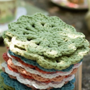 Crocheted flower coaster • Daisy