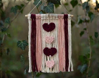 Crochet hearts suspension • Rain of poetry
