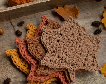 Crocheted maple leaf coaster • Dryade Samarre