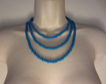 Collier multi rangs de perles bleues