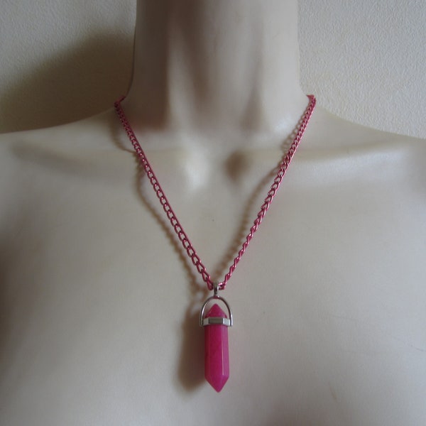 Collier fuchsia avec pendentif en agate