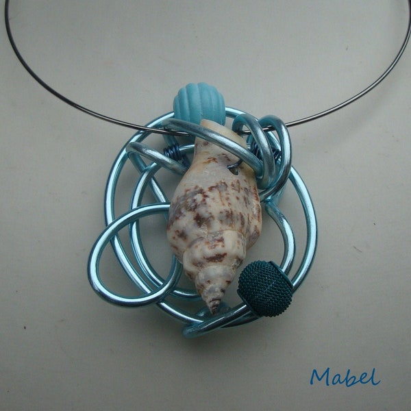 Collier coquillage, perles bois et métal turquoise, fil alu turquoise, vacances, été