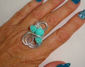 Bague fleur turquoise , fil alu argenté, fleur et perle, mariage, réglable