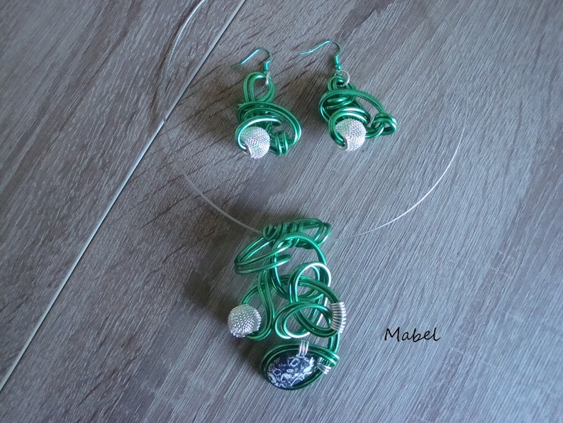 silver wire Pearl Set emerald green and silver necklace and earrings black and white marbled stone emerald green aluminum wire