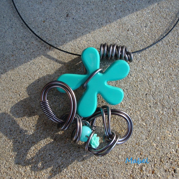 Collier fleur turquoise, fleur turquoise et fil alu gris anthracite