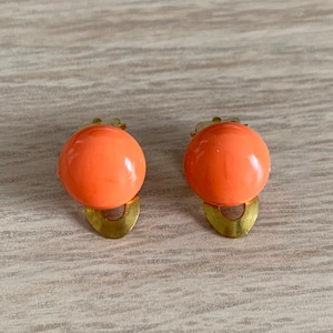 Retro Vintage 80s Orange Gold Round Circle Dome Simple Lightweight Geometric Colourful Summer Autumnal Small Clip On Earrings