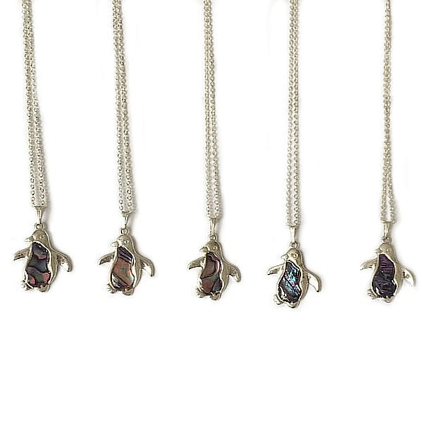 Rétro vintage années 80 Silver Purple Blue Penguin Bird Animal Iridescent Shimmery Paua Abalone Shell Cute Small Pendentif Collier Multiples Couleurs