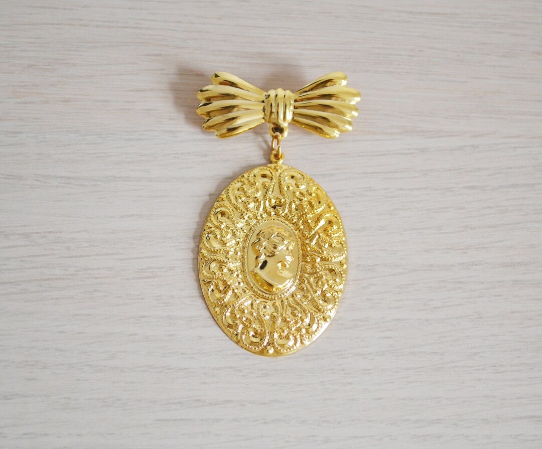 Brocante : Broche Ancienne Vintage Ovale Gravée Blanc Sur Fond Noir - Modèle Signé 2062 - État Impeccable