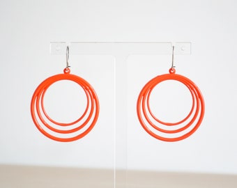 Rétro vintage des années 80 orange vif trois rond cercle Hoop anneau creux plat des années 1960 Style coloré été crochet grandes boucles d'oreilles pendantes